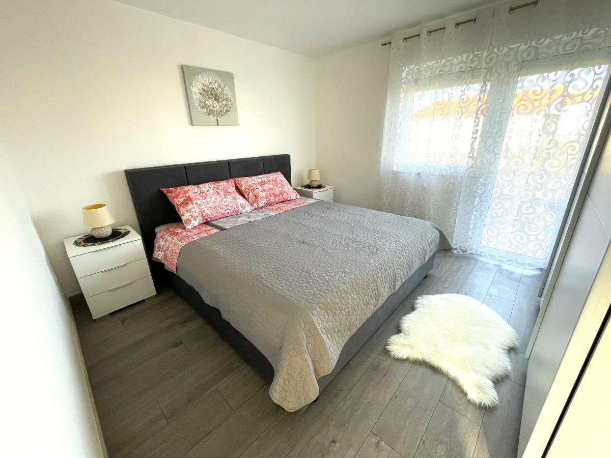 Apartments Elvira Krk Town Εξωτερικό φωτογραφία