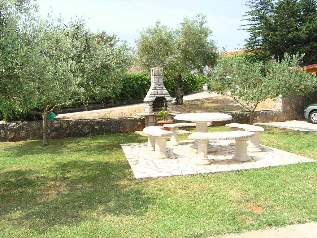 Apartments Elvira Krk Town Εξωτερικό φωτογραφία